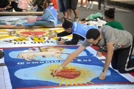 Festa religiosa de Corpus Christi reúne fiéis em várias cidades