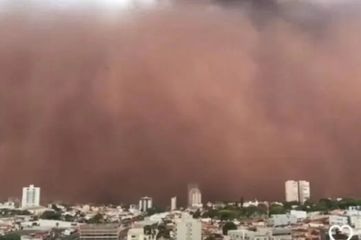 Tempestade de poeira atinge cidades do interior de SP