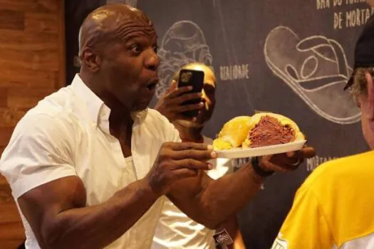 Terry Crews, ator de ‘Todo Mundo Odeia o Chris’ e ‘As Branquelas’, visita o Mercadão de SP