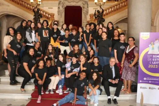 Theatro Municipal recebe mais de mil estudantes da rede pública para 13ª Semana de Leitura