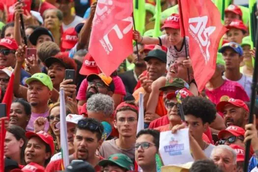 Trabalhadores levam suas reivindicações à festa do 1º de Maio