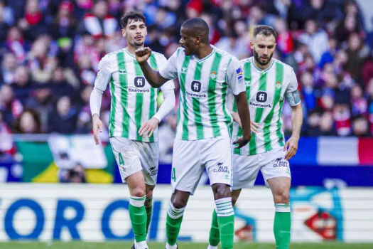 Real Betis sai na frente do Real Sociedad durante disputa pela vaga na Europa League