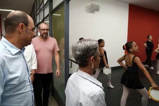 Auricchio visita Escola Municipal de Bailado após obras de revitalização