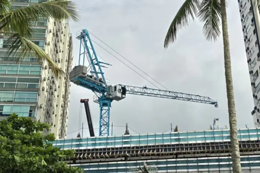 Balneário Camboriú recebe grua inédita no país