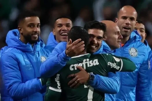 Abel Ferreira diz que Dudu está próximo de reestreia pelo Palmeiras