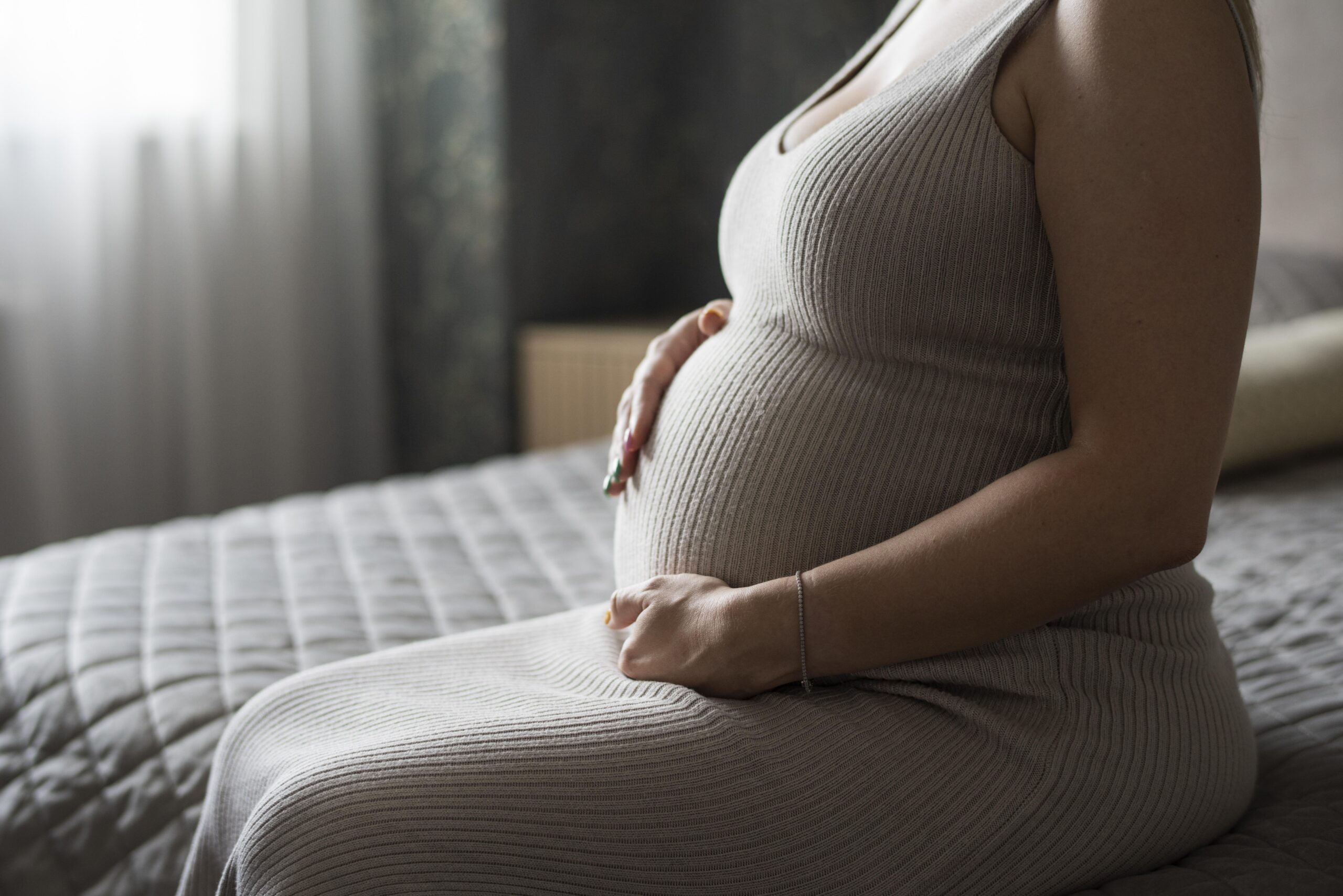 aborto-espontaneo-mulher-gravida