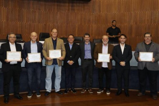 ACISA recebe homenagem na Câmara Municipal