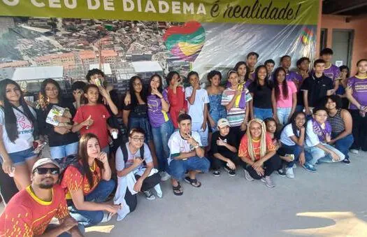 Jovens do programa Adolescente Aprendiz visitam CEU de Diadema