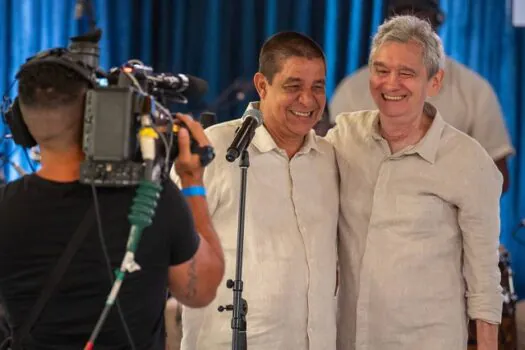 Altas Horas sai do estúdio após 11 anos para aniversário de Serginho Groisman com Zeca Pagodinho