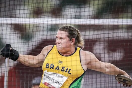 Beth Gomes bate novo recorde mundial no lançamento de disco durante Troféu Brasil