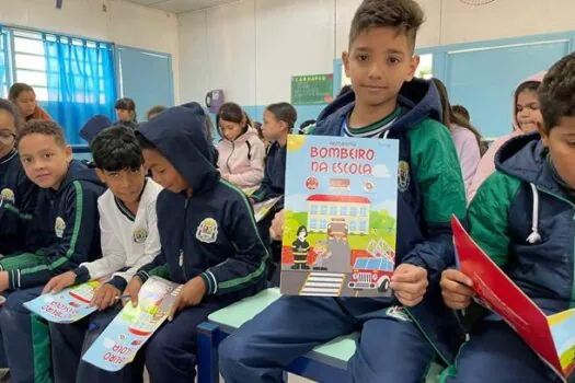 Estudantes da rede municipal de Ribeirão Pires participam de palestra do Corpo de Bombeiros