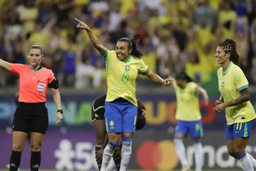 Renovada, seleção feminina goleia Jamaica na Arena Pernambuco