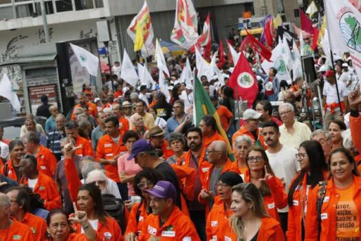 Número de trabalhadores sindicalizados cai a 8,4 milhões e renova mínima de série histórica