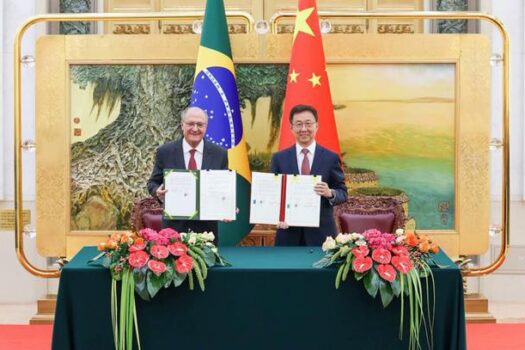 Vice-presidentes de Brasil e China defendem paz global, celebram parcerias e assinam acordos de cooperação