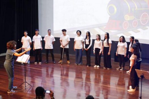 Anfiteatro Arquimedes Ribeiro recebe recitais dos corais Juvenil e Infantil