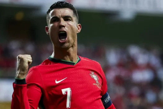 Cristiano Ronaldo vive Eurocopa de recordes e ‘ataque’ de fãs nos gramados