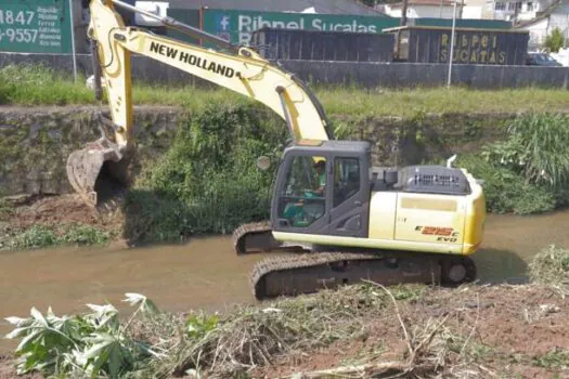 Prefeitura realiza quase seis quilômetros de desassoreamento de rios em maio