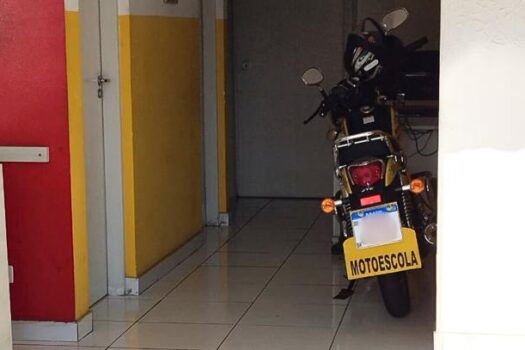 Detran-SP flagra irregularidade e impede aula fantasma em Suzano