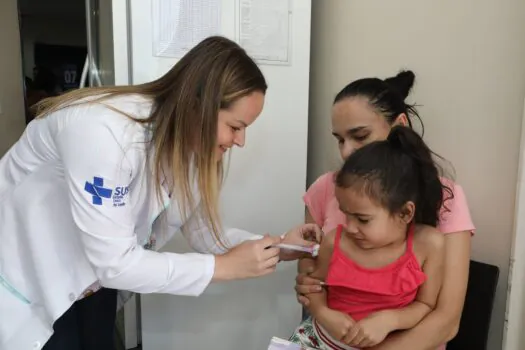 Aumento da cobertura vacinal em SP ajuda Brasil a sair da lista dos países com mais crianças não vacinadas