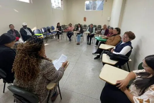 APSE e Educação Especializada realizam atividade de acolhimento a responsáveis por estudantes da rede municipal