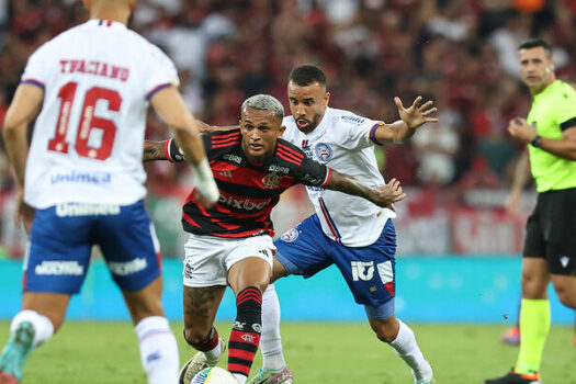 David Luiz faz no fim, Flamengo vence o Bahia e vira líder do Brasileiro