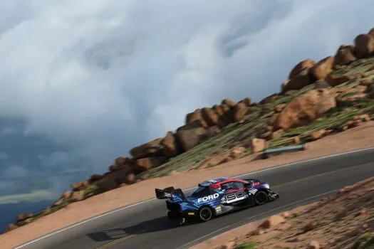 Ford F-150 Lightning SuperTruck é o “Rei da Montanha” em Pikes Peak