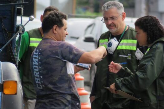 Semasa intensifica aferições de fumaça preta em veículos da frota circulante do município