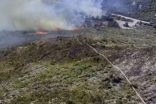 Incêndio atinge parte alta do Parque Nacional do Itatiaia