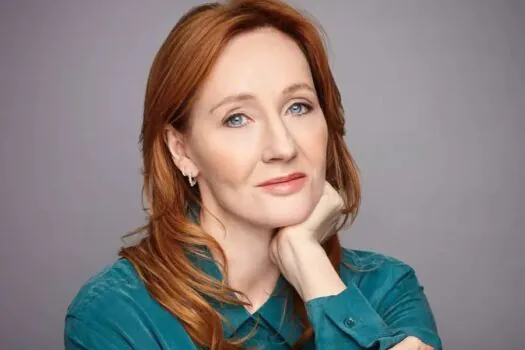 J.K. Rowling rebate PL Antiaborto e se solidariza com mulheres brasileiras