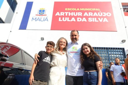 Prefeito Marcelo Oliveira inaugura a 45ª escola municipal de Mauá