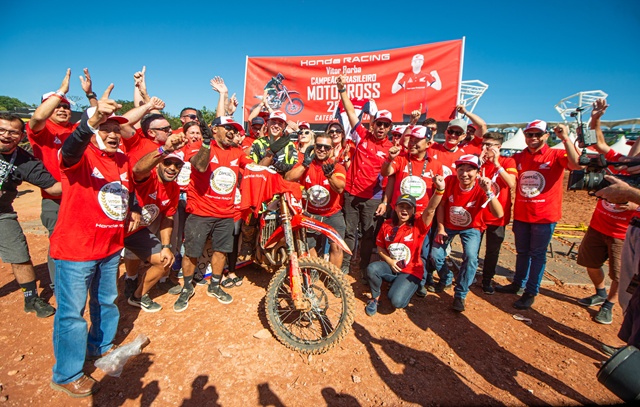 Vitor Borba é campeão brasileiro de motocross da categoria MX2Jr