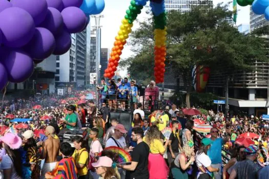 Luta LGBTQIA+ deve ir além da internet, diz líder da Parada de SP