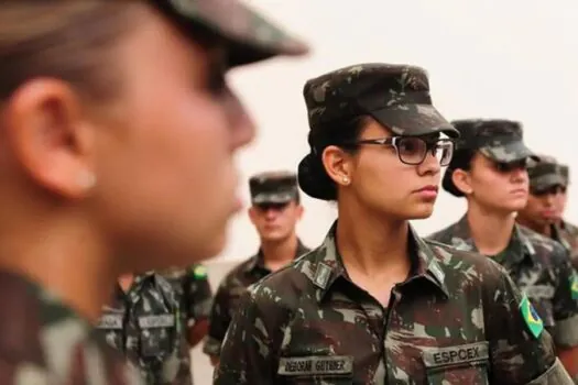 Forças Armadas vão permitir alistamento militar feminino pela 1ª vez em 2025