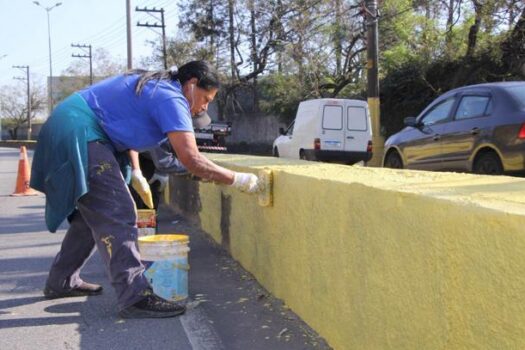 Com pintura de mureta, Prefeitura reforça segurança na Avenida Humberto de Campos