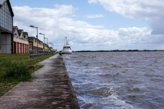 Nível do lago Guaíba ultrapassa cota de alerta em Porto Alegre