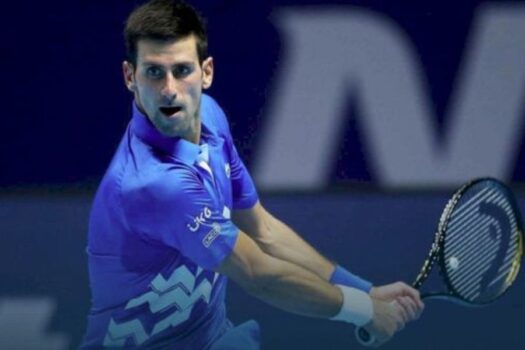 Djokovic alcança recorde histórico no Australian Open e supera Federer