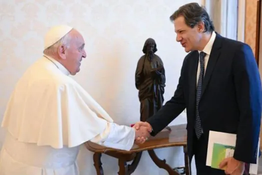 Haddad encontra papa Francisco e defende taxação de super-ricos