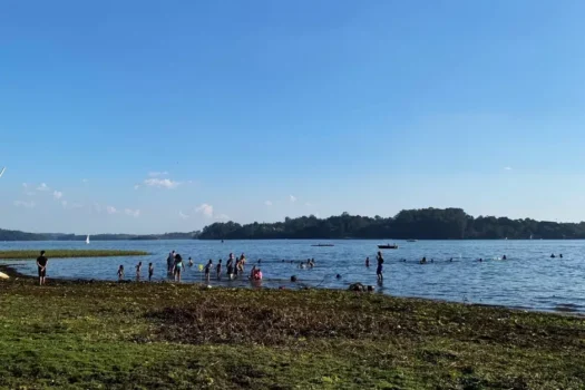 Represa de Guarapiranga, em São Paulo, tem praias privadas e disputa por espaço