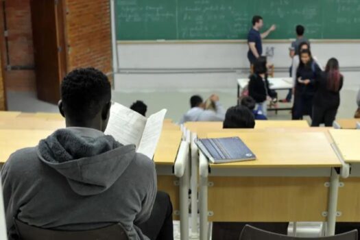 Desigualdade racial na aprendizagem é a mesma após quase uma década