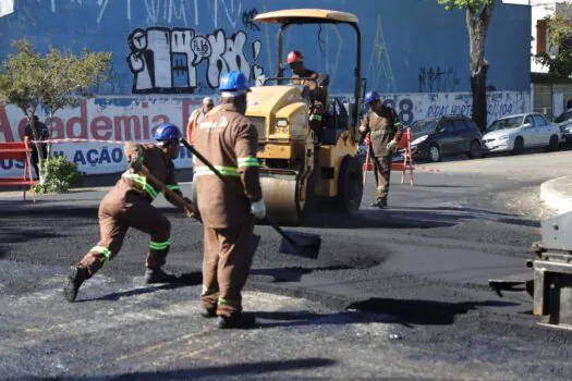 Rua Nova moderniza via de paralelepípedo na Vila Pires, em Santo André