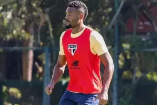 Sabino fica ‘internado’ no CT do São Paulo, remonta carreira e é premiado