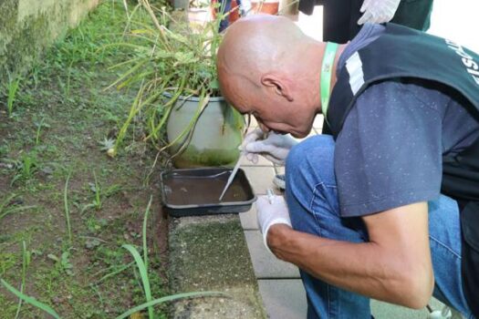 Visita casa a casa reforça combate à dengue no Parque Aliança, em Ribeirão Pires