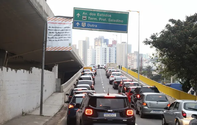 Faixa interdição Avenida dos Estados