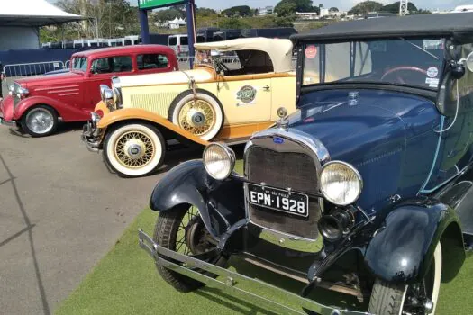 Exposição de Carros Antigos na Rolex 6 Horas encanta fãs de automobilismo