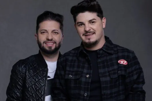 Júnior & Cézar lançam o clipe de “Devolve” e celebram o sucesso do DVD “Simplesmente”