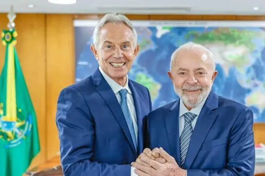 Lula e Tony Blair conversam sobre G20 e combate a extremismo