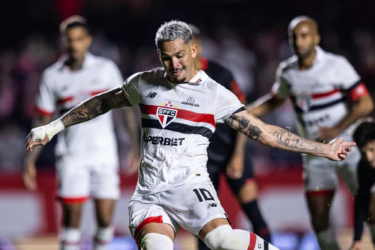 Luciano brilha de novo em mata-mata e conquista Zubeldía mesmo com amarelos