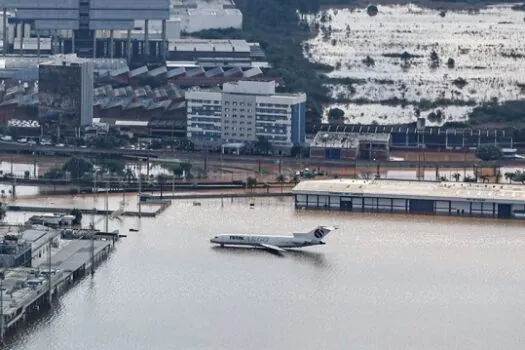 Aeroporto de Porto Alegre reabre em capacidade limitada e com passagens mais caras