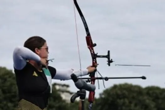 Na primeira apresentação brasileira em Paris, Ana Luiza Caetano atira e faz sua melhor marca