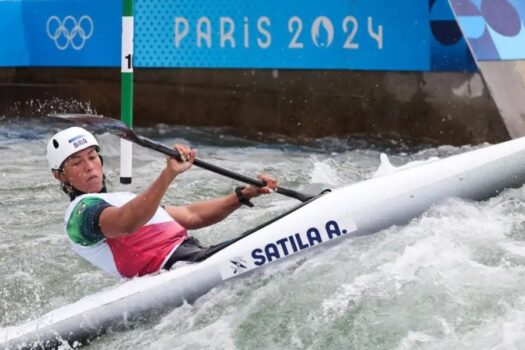 Ana Sátila dá show e vai à final na canoagem slalom em Paris